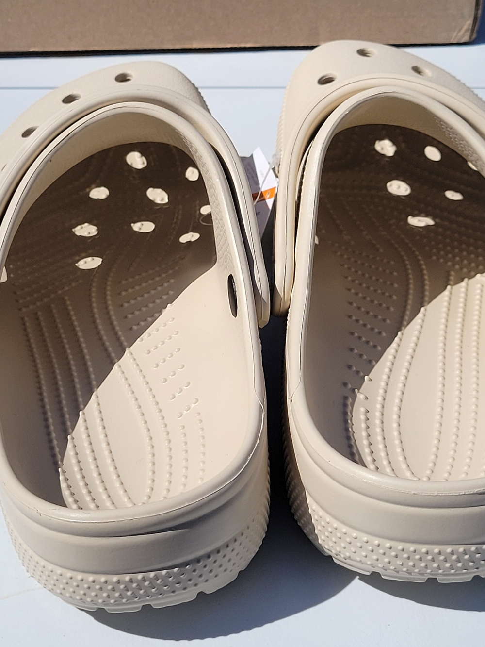 MENS 11 CROCS CLASSIC CLOG – BONE – NEW IN BAG - Picture 6 of 7